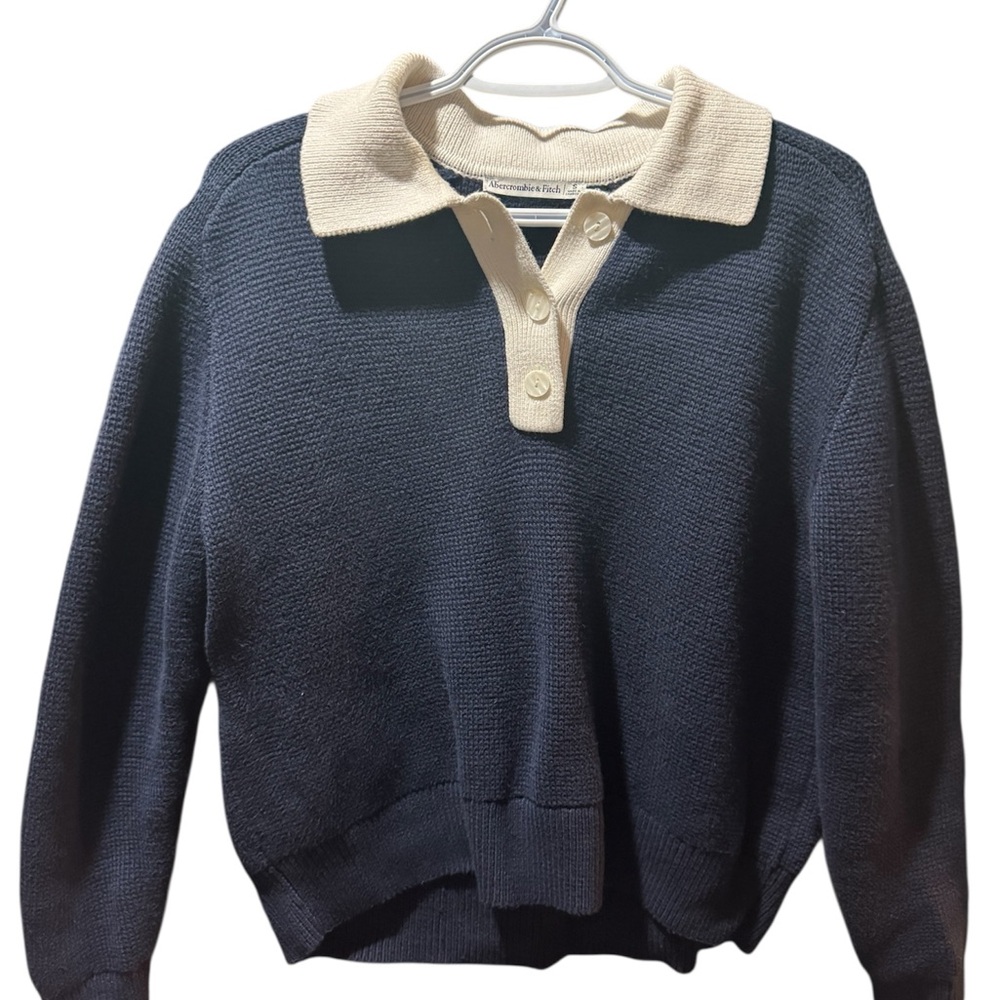 Abercrombie & Fitch Navy and Cream Crewneck Sweater